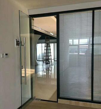 80型无框玻璃活动隔断